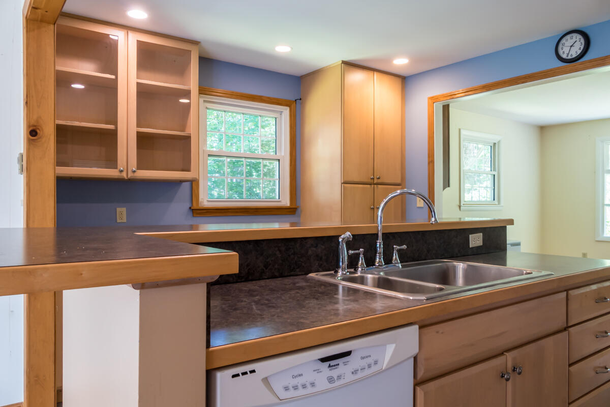 39 Spar Cove Road Freeport, ME 04032 - Photo 11 of 67 16-Kitchen (5 of 8)