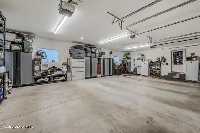 $1,290,000 | 7082 East Poleline Avenue, Post Falls, ID 83854