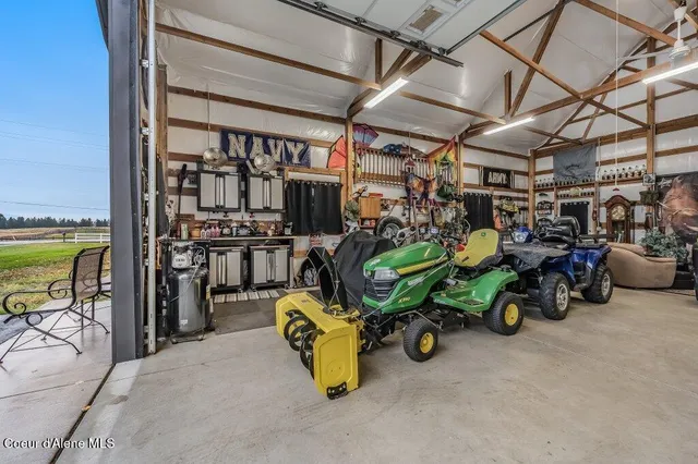 $1,290,000 | 7082 East Poleline Avenue, Post Falls, ID 83854