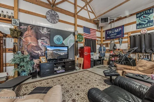 $1,290,000 | 7082 East Poleline Avenue, Post Falls, ID 83854