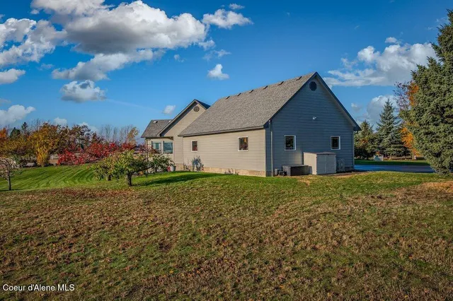 $1,290,000 | 7082 East Poleline Avenue, Post Falls, ID 83854