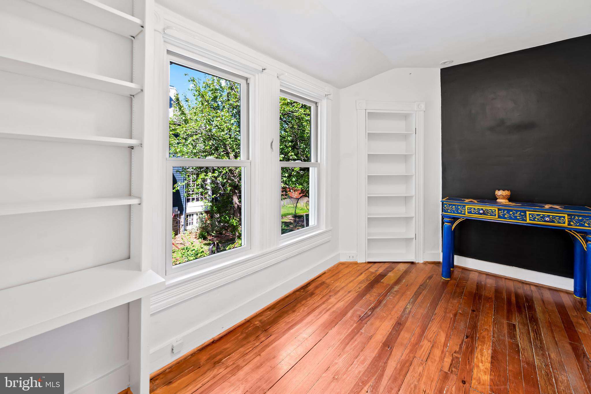 4605 Schenley Road Baltimore, MD 21210 - Photo 29 of 44 a bedroom with a bed and a window