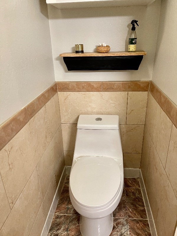 95-788 Ninole Loop Road, Unit 41 Naalehu, HI 96772 - Photo 12 of 19 a bathroom with a toilet and a sink
