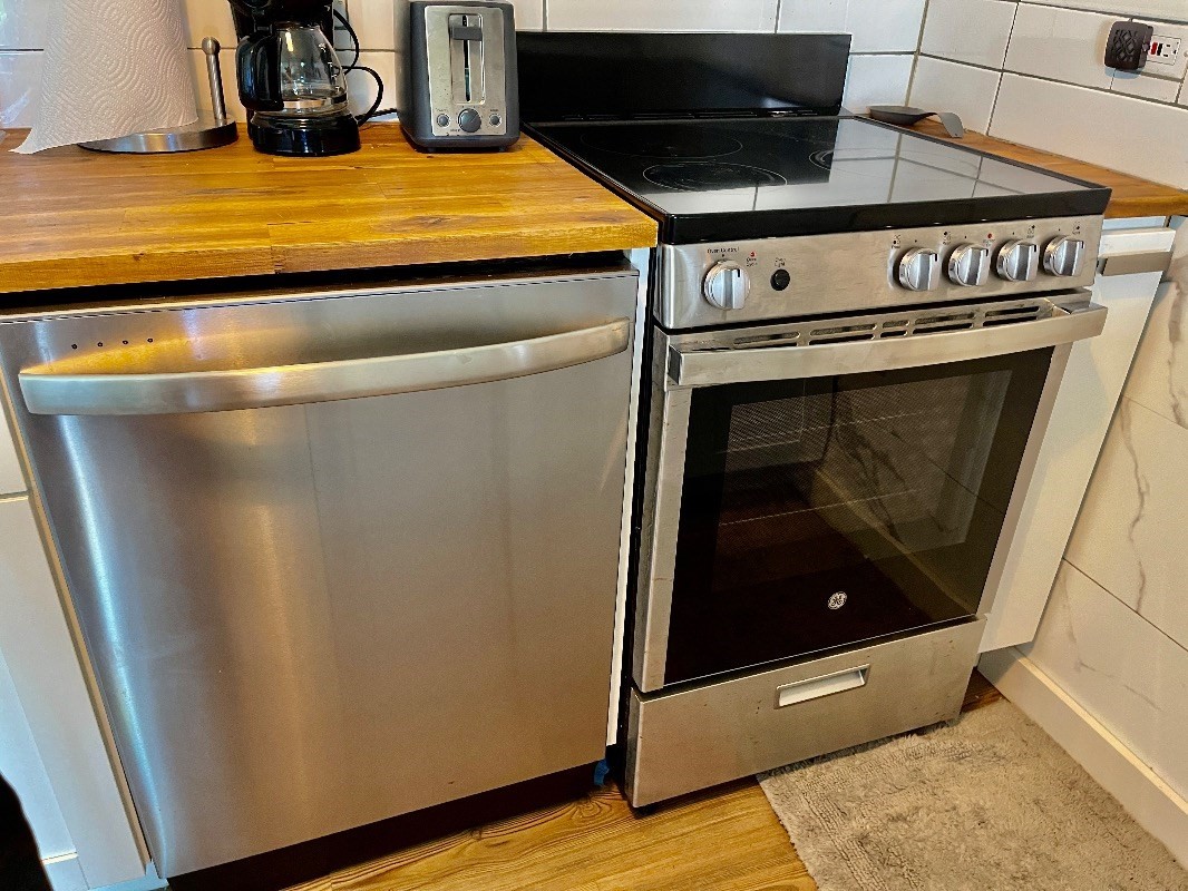 95-788 Ninole Loop Road, Unit 41 Naalehu, HI 96772 - Photo 16 of 19 a close view of a stove top oven