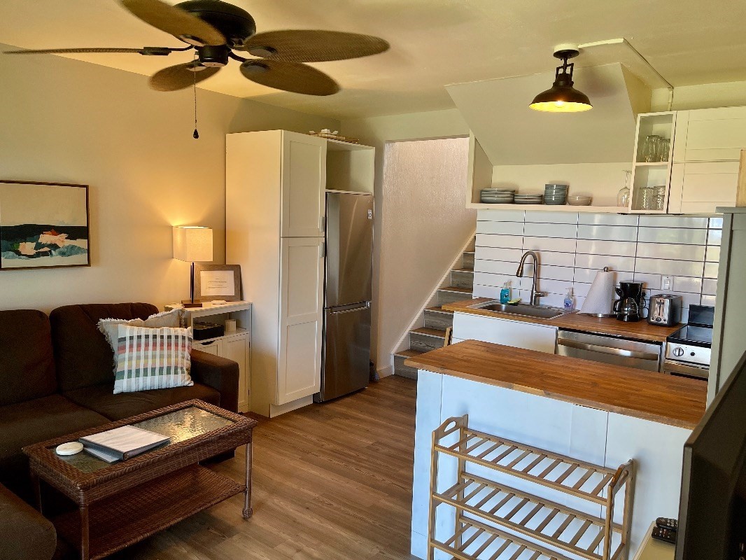 95-788 Ninole Loop Road, Unit 41 Naalehu, HI 96772 - Photo 9 of 19 a room with furniture and a table