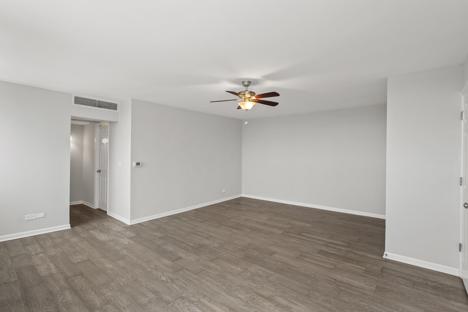 6150 North Kenmore Avenue, Unit 15B Chicago, IL 60660 - Photo 13 of 26 a view of an empty room