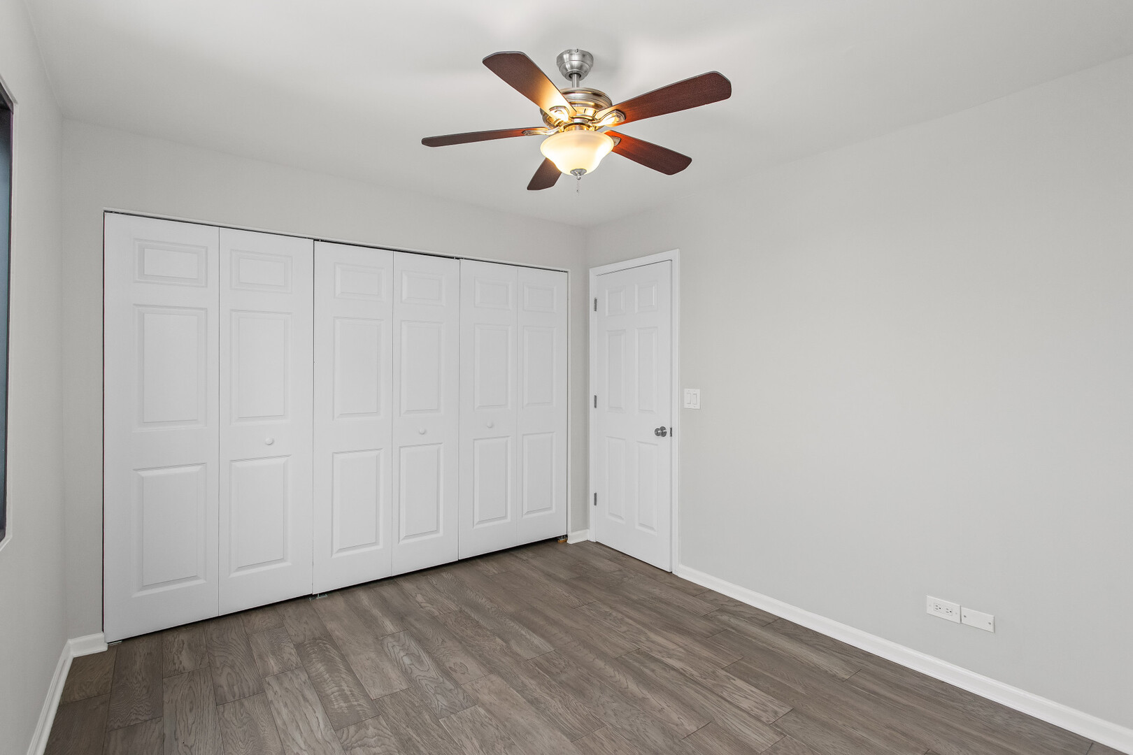6150 North Kenmore Avenue, Unit 15B Chicago, IL 60660 - Photo 17 of 26 a view of an empty room with wooden floor