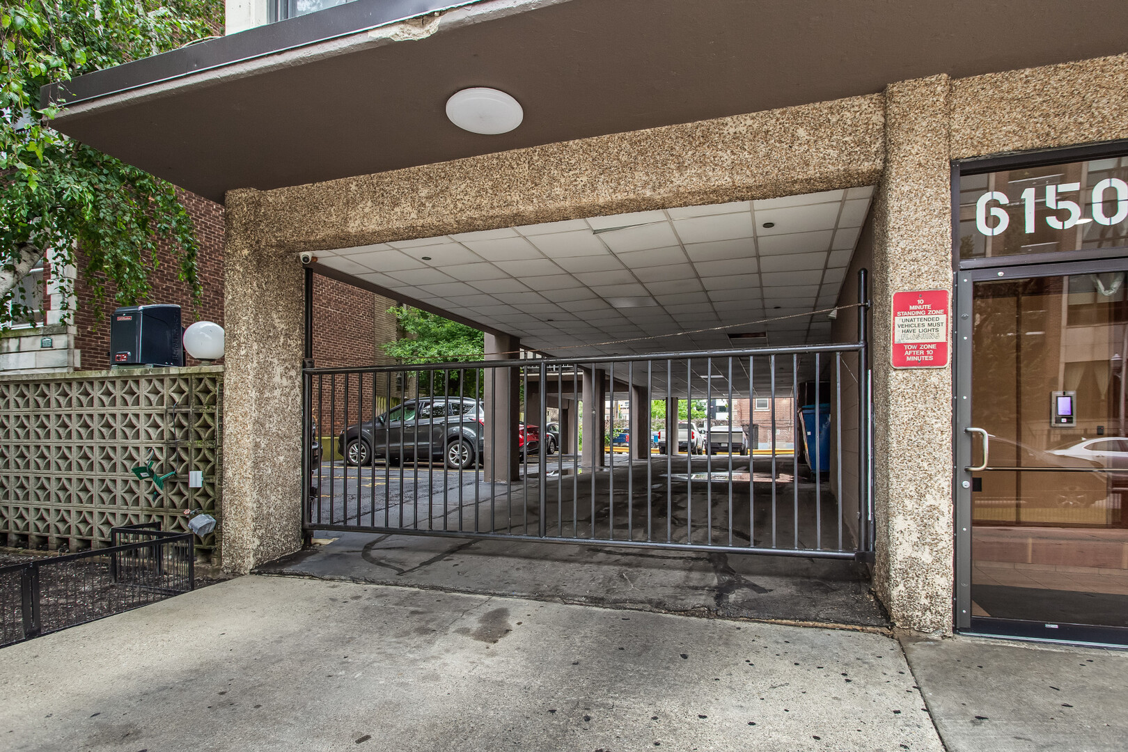 6150 North Kenmore Avenue, Unit 15B Chicago, IL 60660 - Photo 20 of 26 a front view of a house with a garage