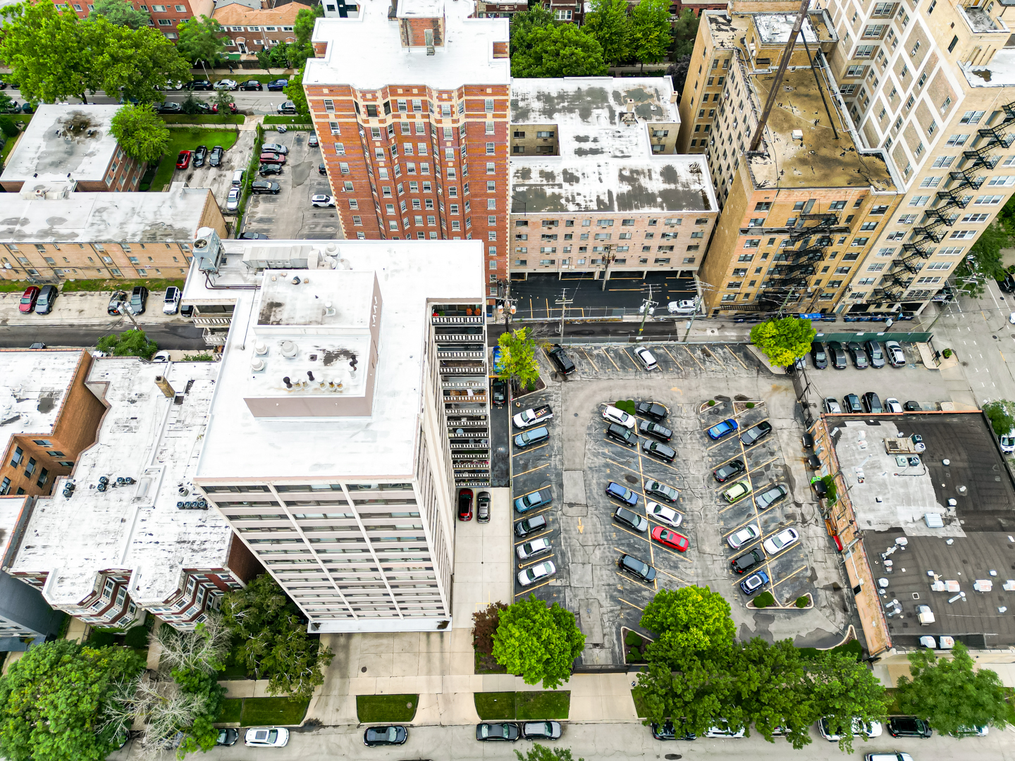 6150 North Kenmore Avenue, Unit 15B Chicago, IL 60660 - Photo 22 of 26 a picture of city view