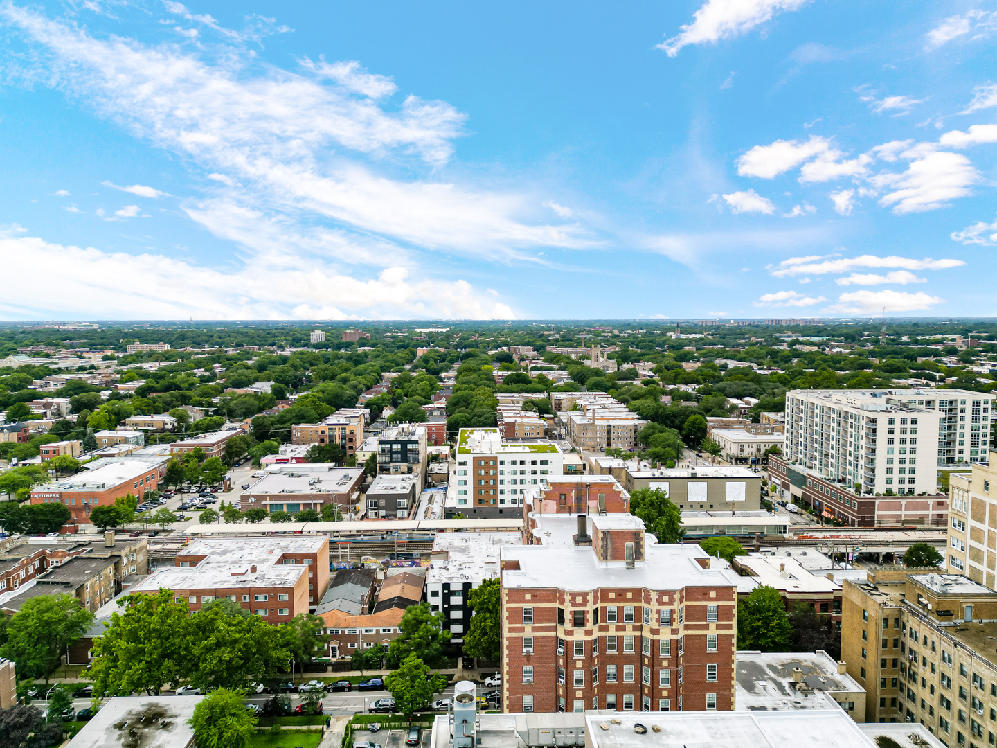 6150 North Kenmore Avenue, Unit 15B Chicago, IL 60660 - Photo 25 of 26 an aerial view of a city