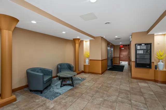 $2,800 | 6150 North Kenmore Avenue, Unit 15B, Chicago, IL 60660