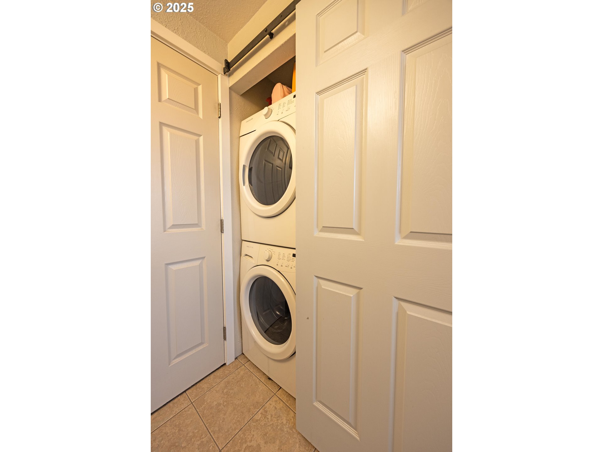 824 56th Street Springfield, OR 97478 - Photo 20 of 31 a utility room with dryer and washer