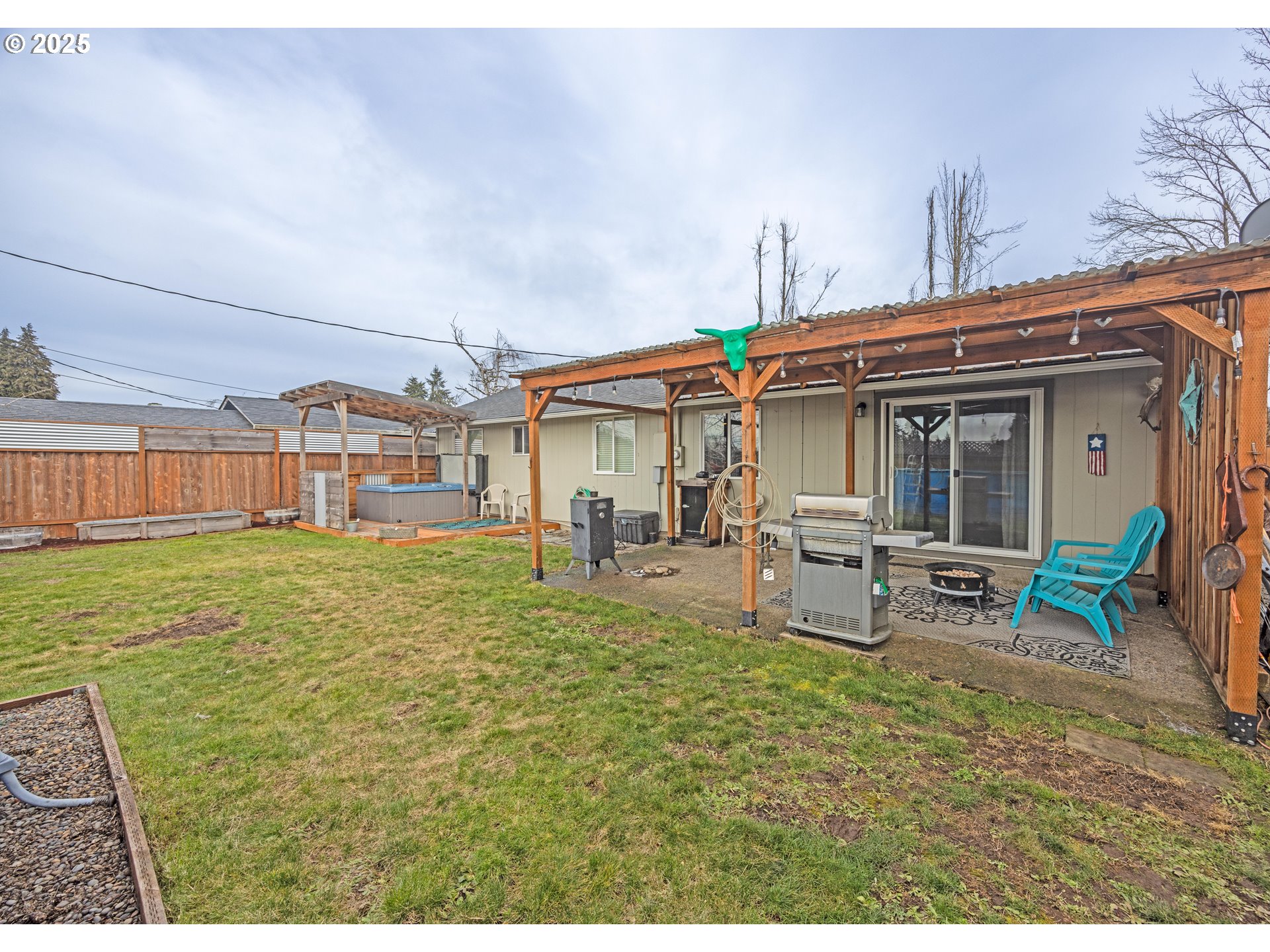 824 56th Street Springfield, OR 97478 - Photo 2 of 31 a house view with a sitting space and garden space