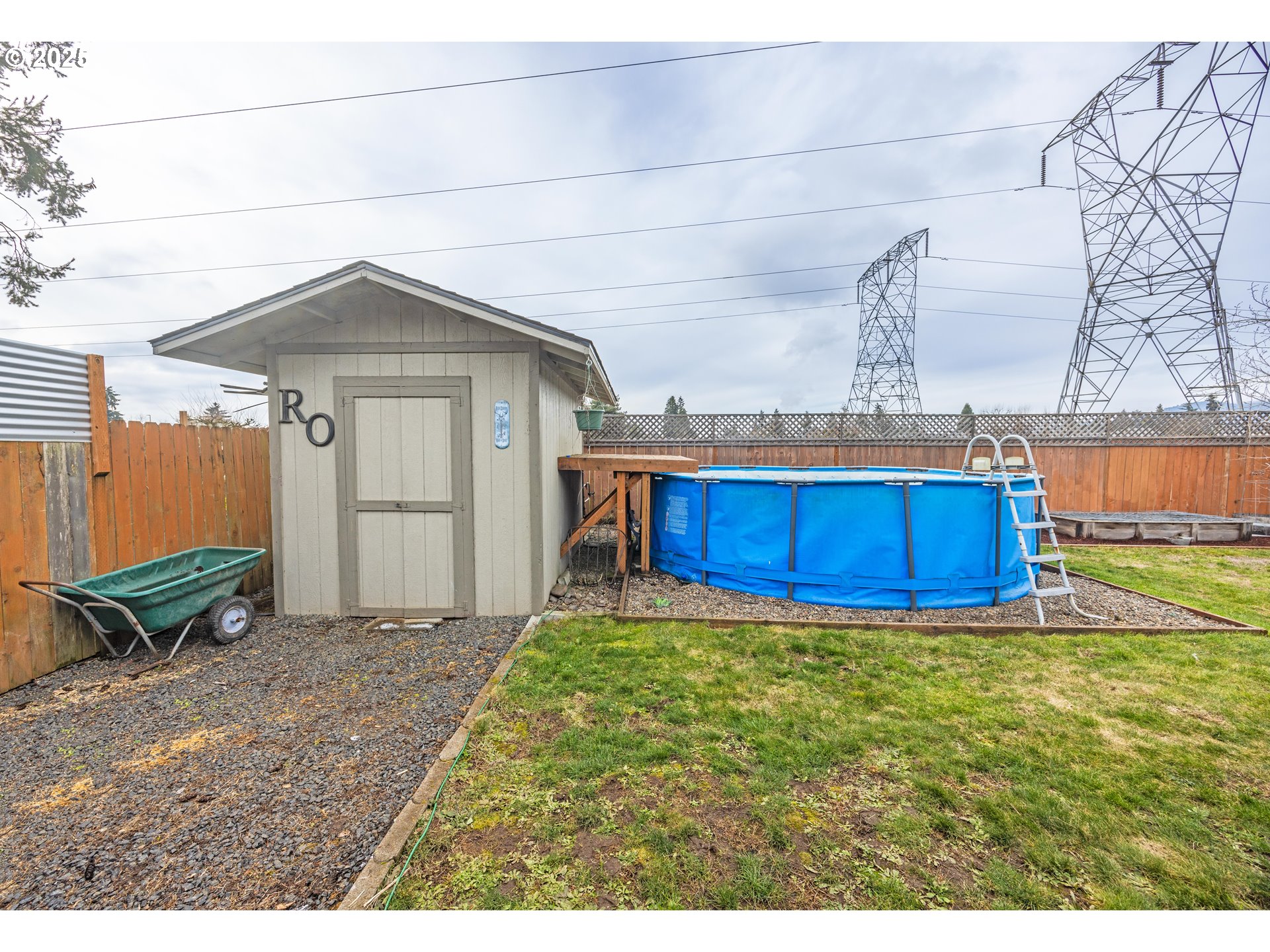 824 56th Street Springfield, OR 97478 - Photo 3 of 31 a view of a back yard of the house