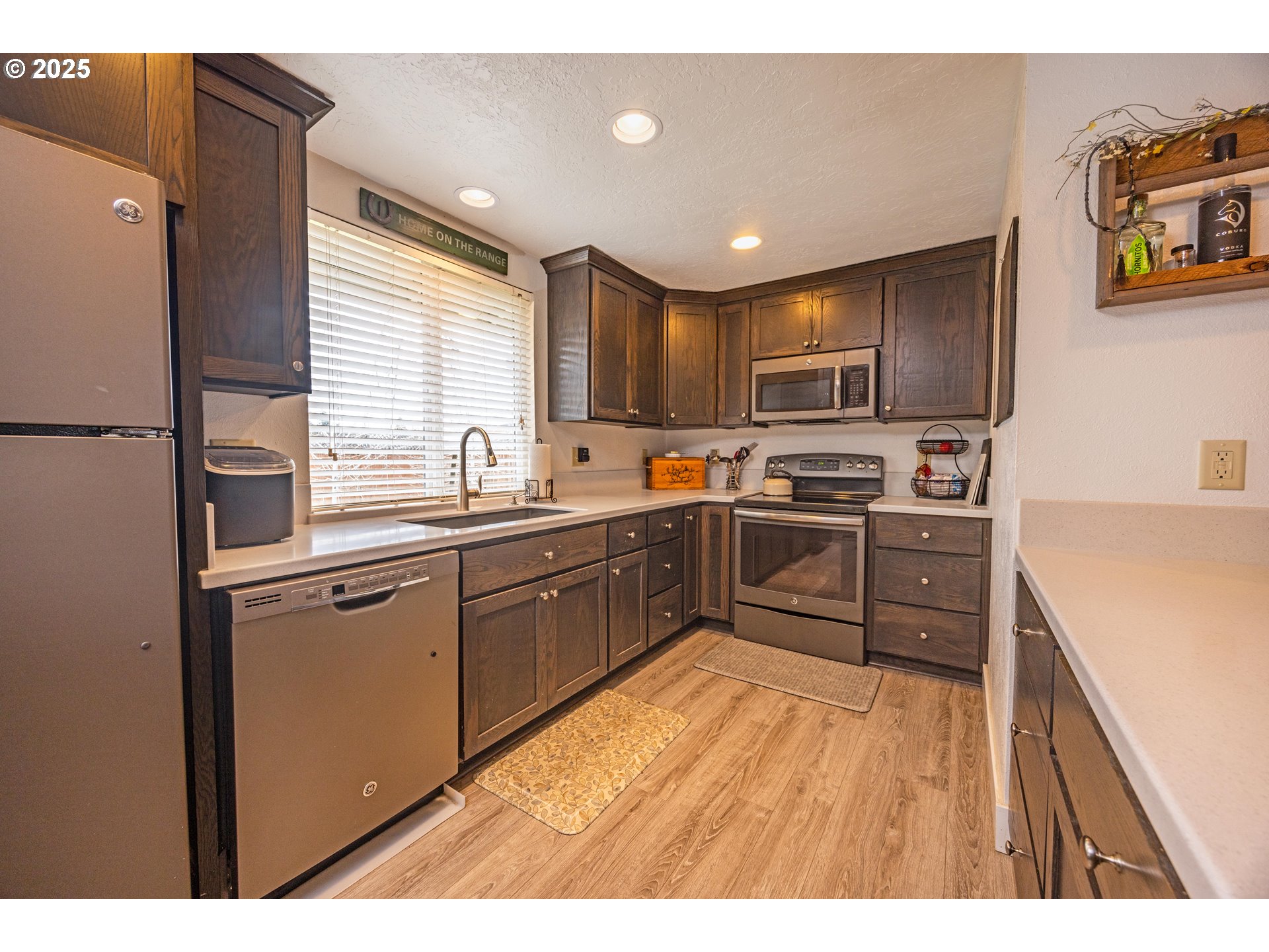824 56th Street Springfield, OR 97478 - Photo 9 of 31 a kitchen with granite countertop a sink stainless steel appliances and cabinets