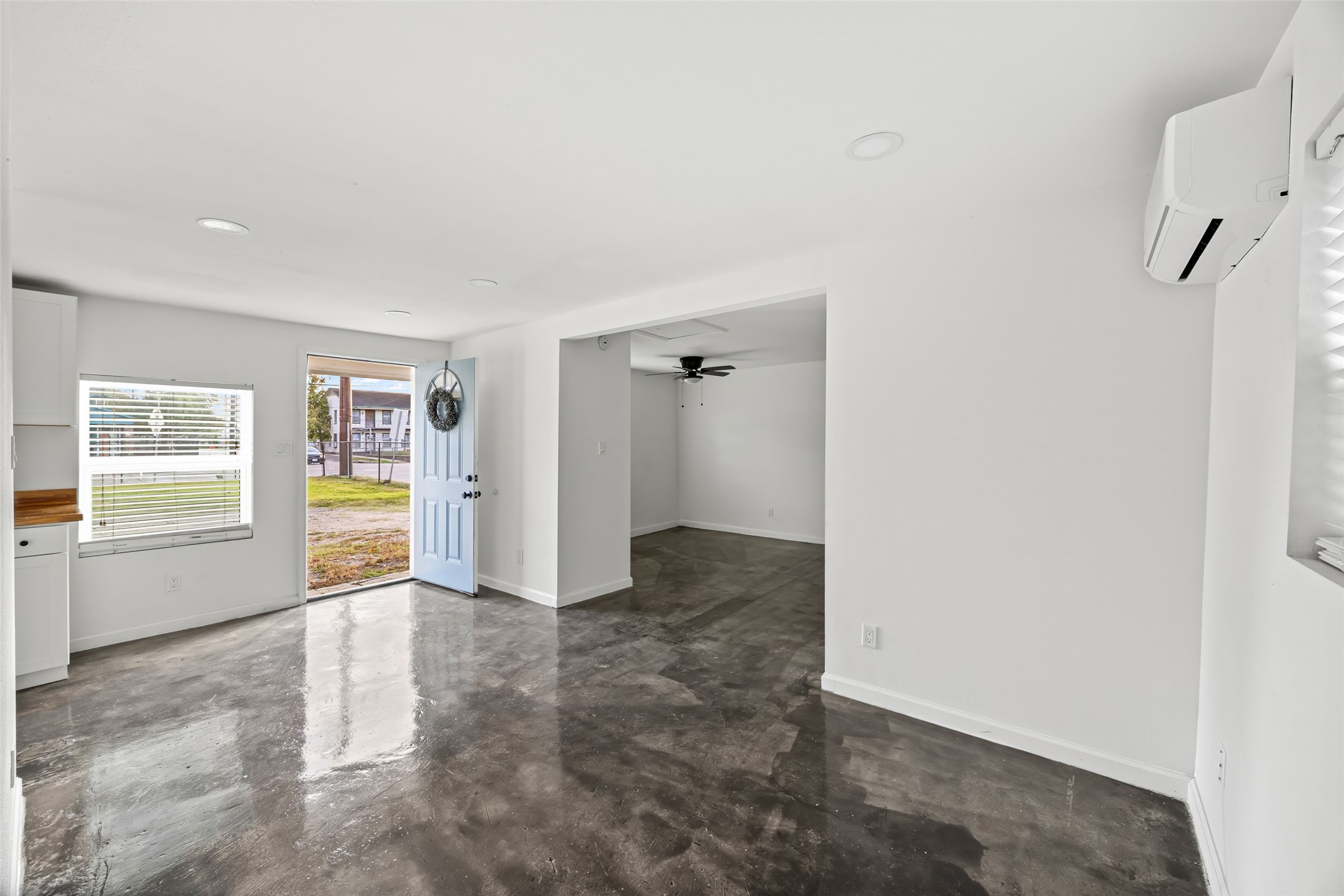 7303 Market Street Houston, TX 77020 - Photo 16 of 18 a view of an empty room with a window