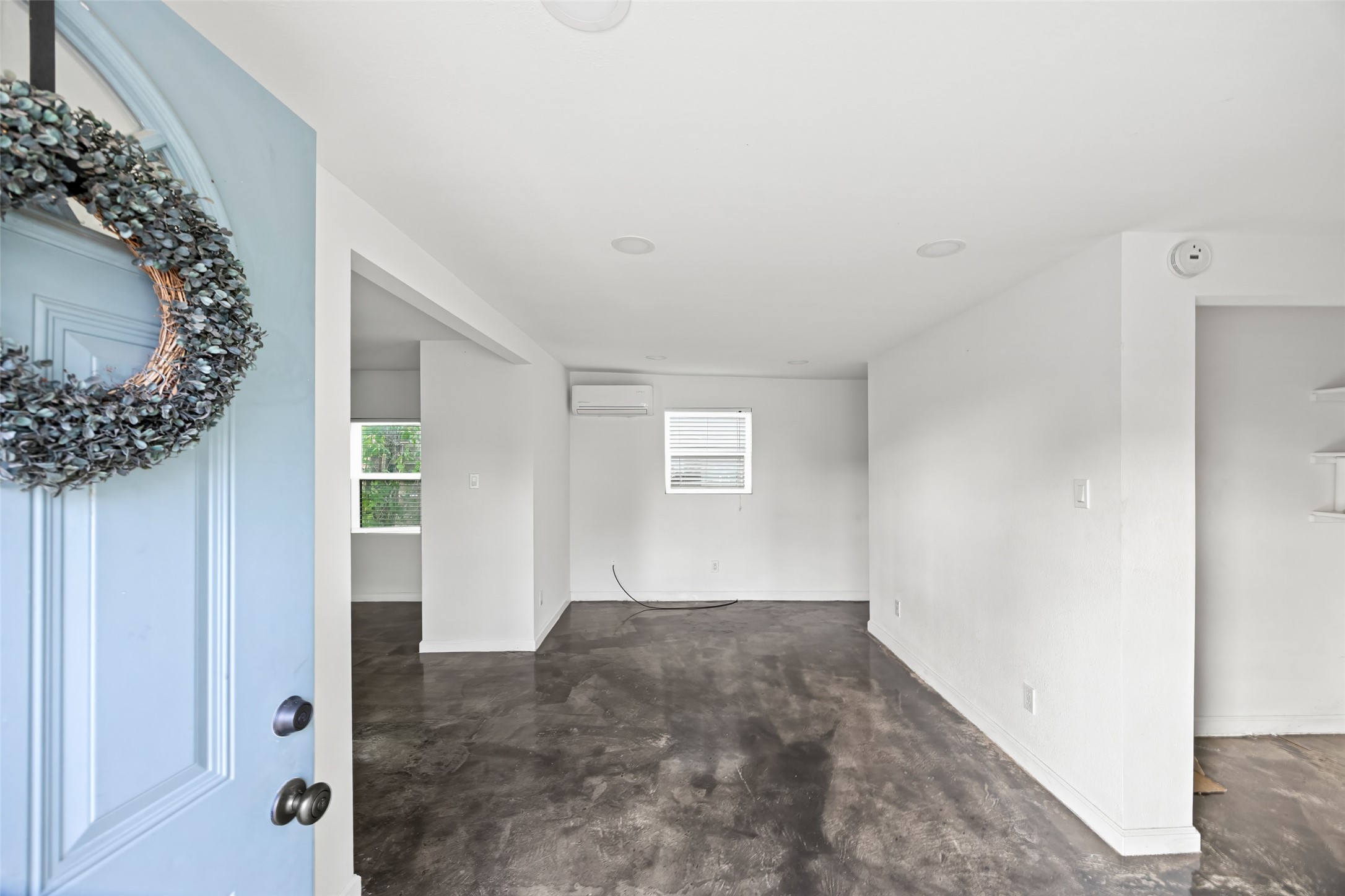 7303 Market Street Houston, TX 77020 - Photo 6 of 18 an empty room with a hallway