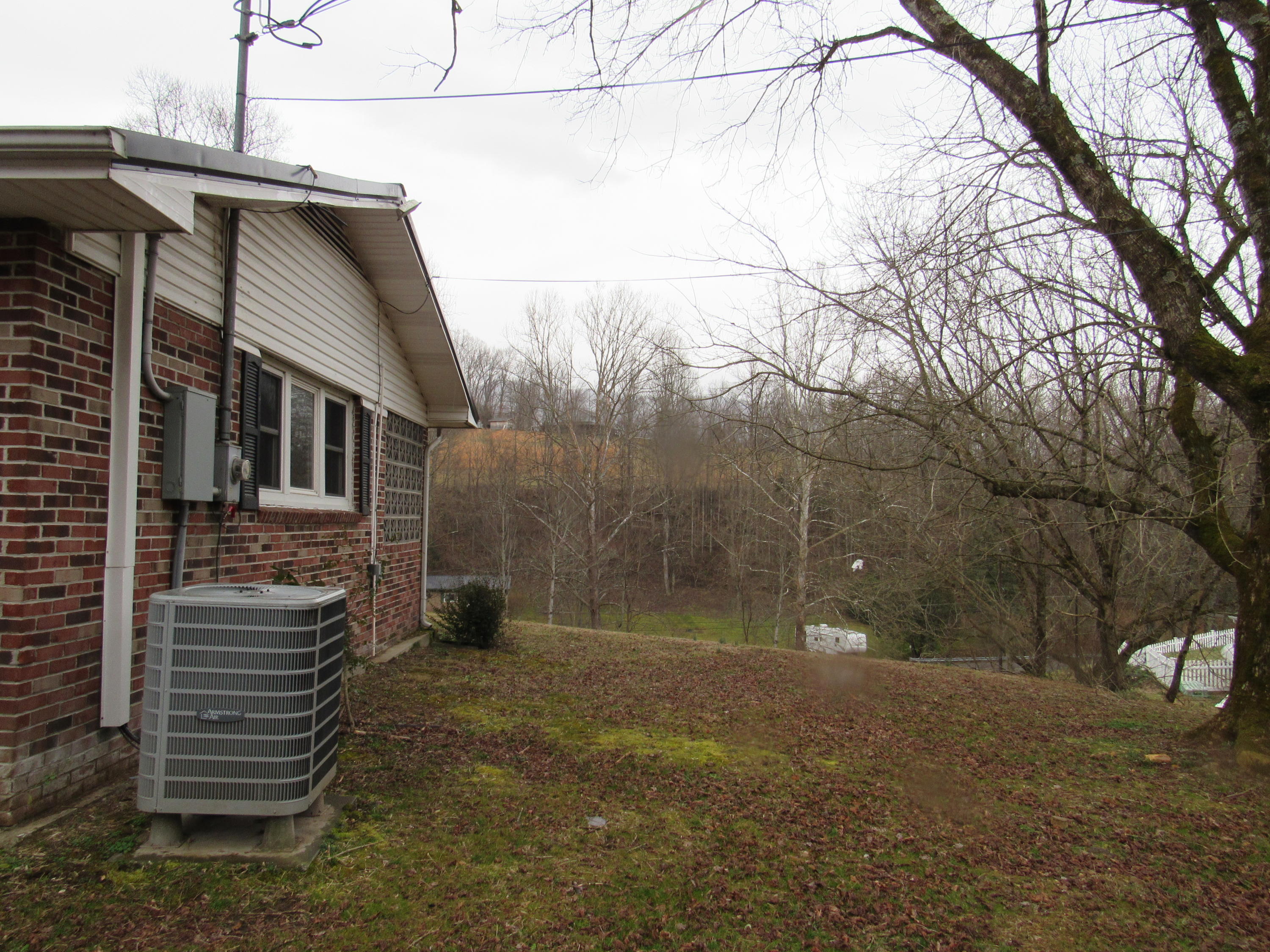 4913 Back Valley Road Big Stone Gap, VA 24219 - Photo 6 of 24 IMG_3547