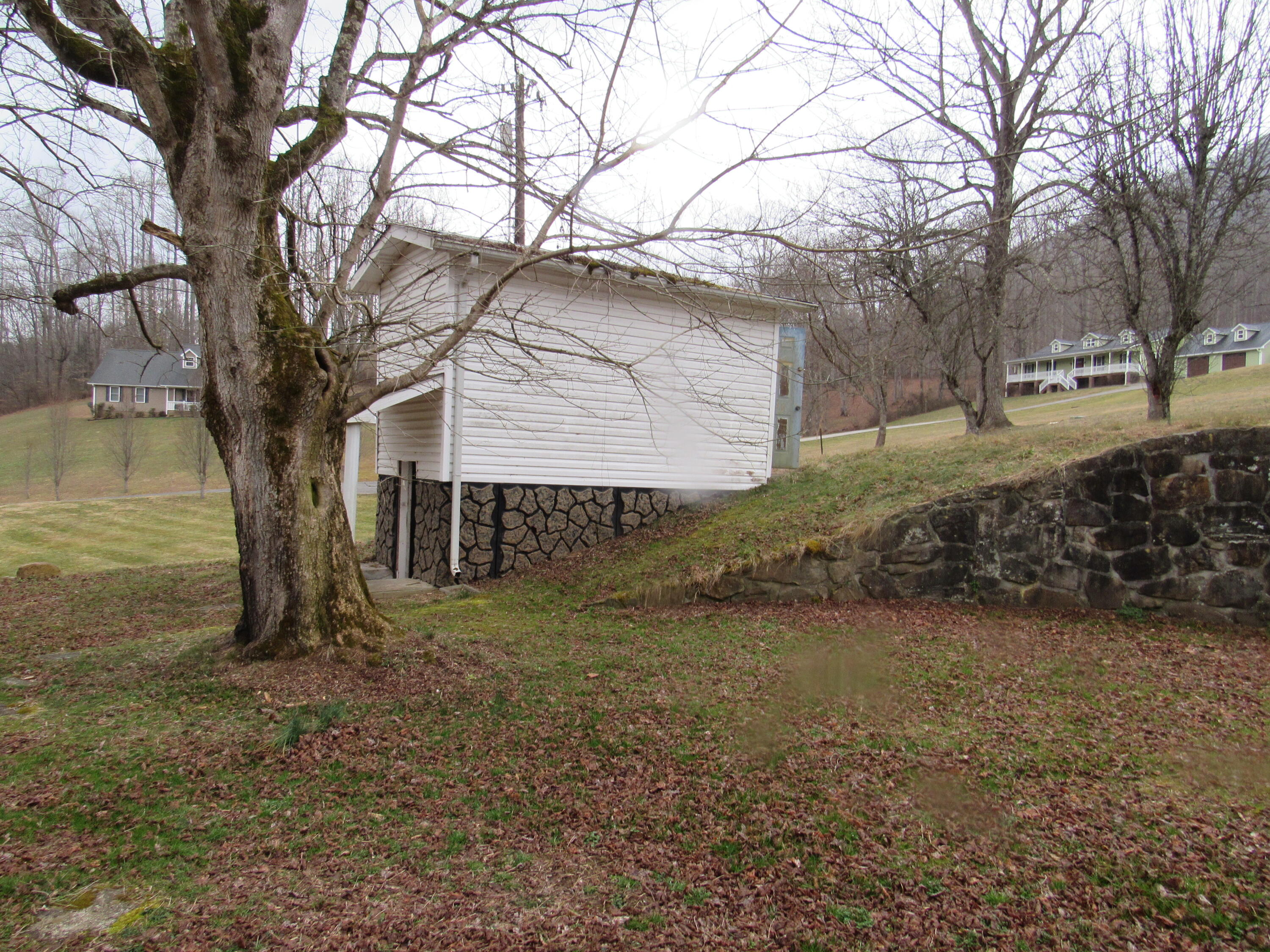 4913 Back Valley Road Big Stone Gap, VA 24219 - Photo 8 of 24 IMG_3545