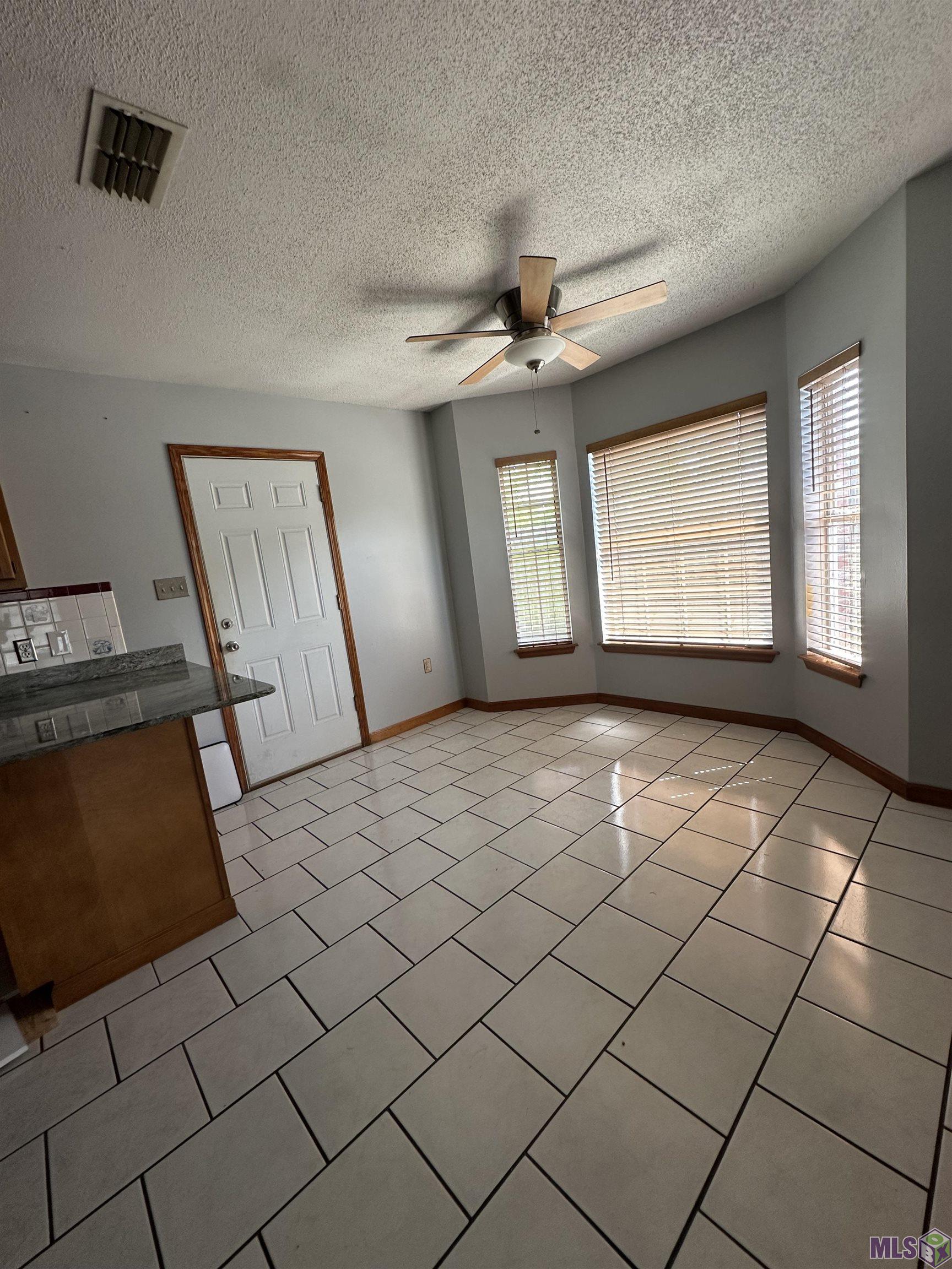 421 Cavaness Drive Houma, LA 70364 - Photo 4 of 29