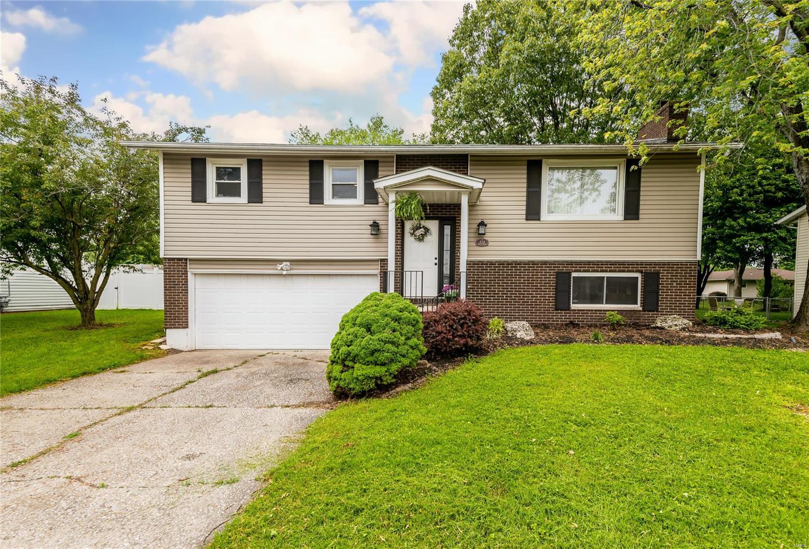 414 Riggin Road Troy, IL 62294 - Photo 1 of 16