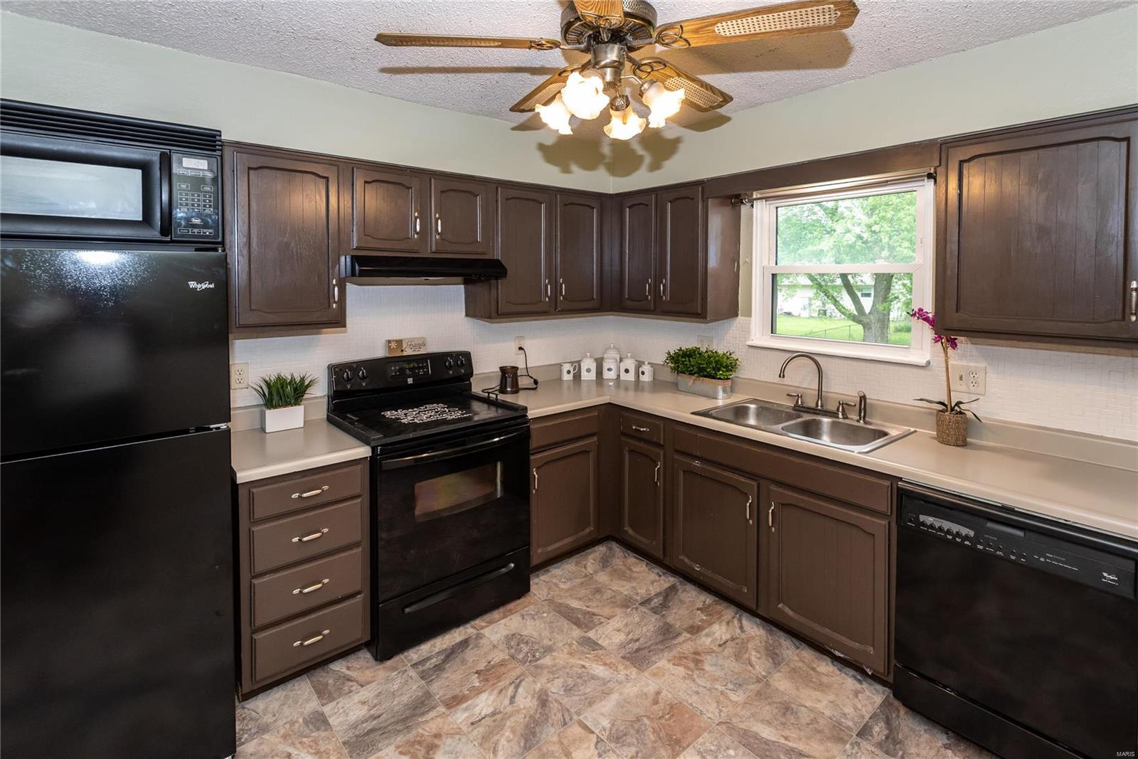414 Riggin Road Troy, IL 62294 - Photo 5 of 16