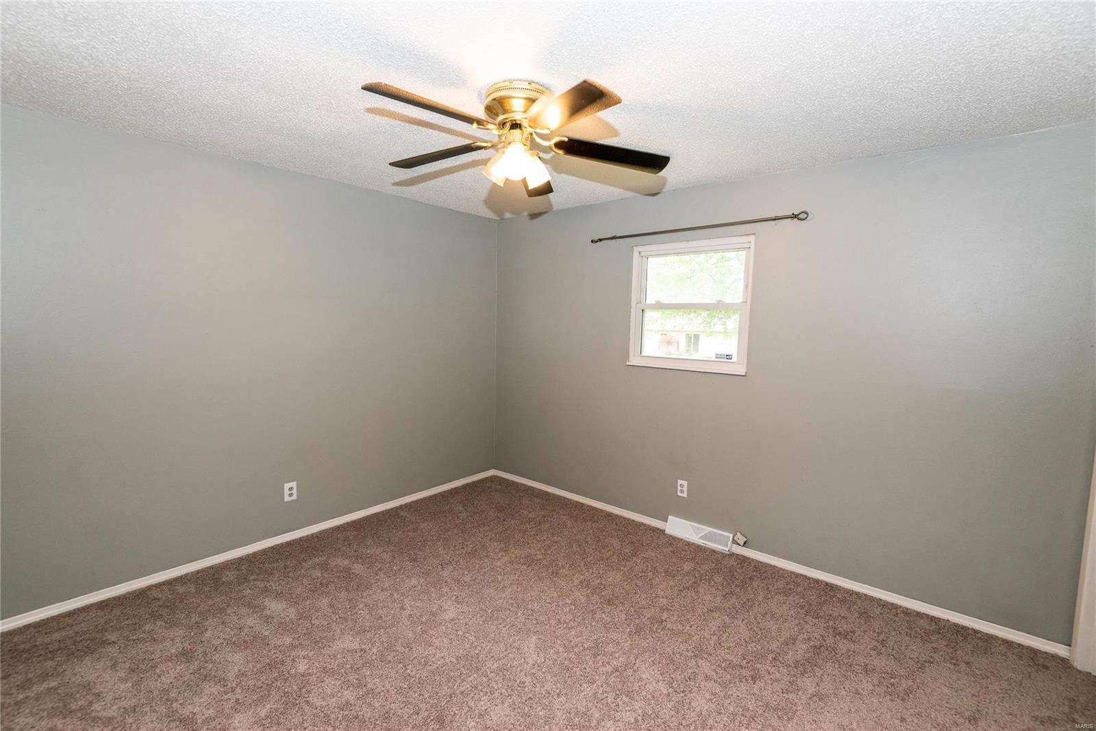414 Riggin Road Troy, IL 62294 - Photo 9 of 16