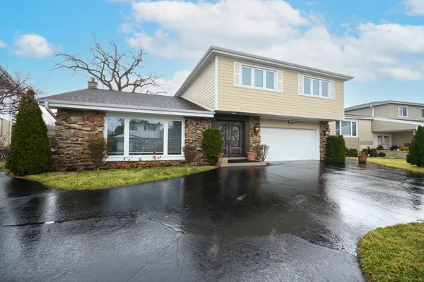 $850,000 | 9833 North Lauren Lane, Niles, IL 60714