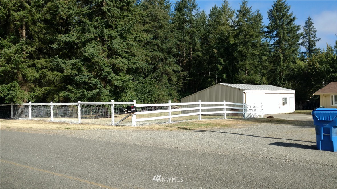 10042 168th Avenue Southwest Rochester, WA 98579 - Photo 2 of 21