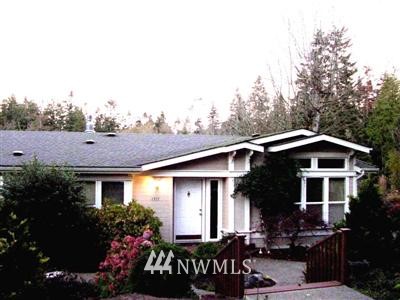 1377 East Barr Road Freeland, WA 98249 - Photo 1 of 1 a front view of a house with a yard