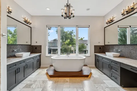$1,250,000 | 815 East 27th Street, Houston, TX 77009