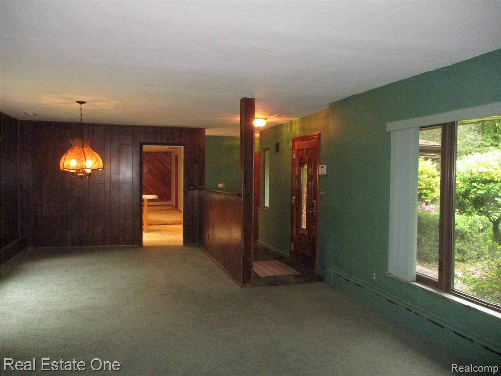 28642 Rollcrest Road Farmington Hills, MI 48334 - Photo 15 of 53