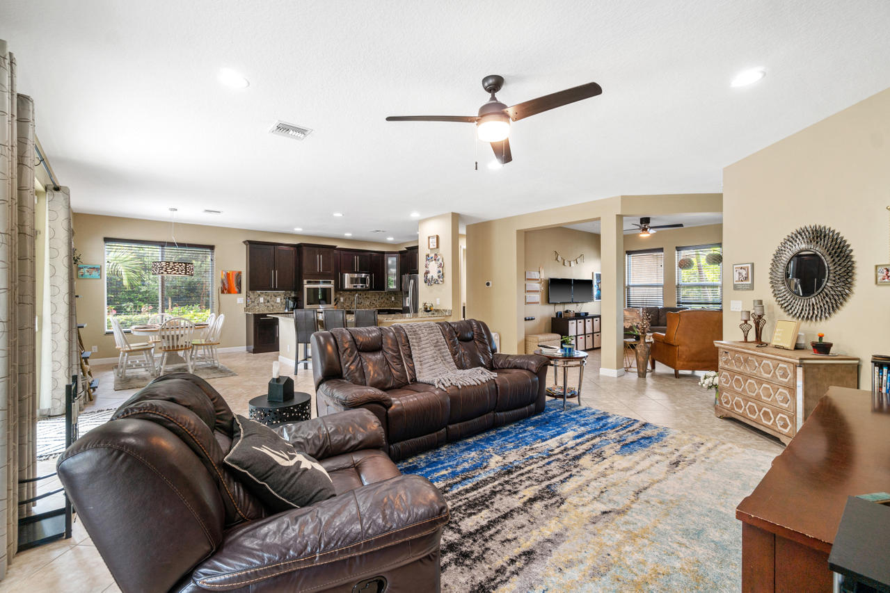 720 Southwest River Bend Circle Stuart, FL 34997 - Photo 13 of 40 Family Room
