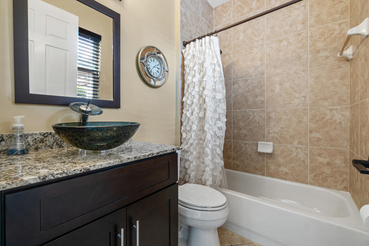 720 Southwest River Bend Circle Stuart, FL 34997 - Photo 20 of 40 Ground Floor Full Bath