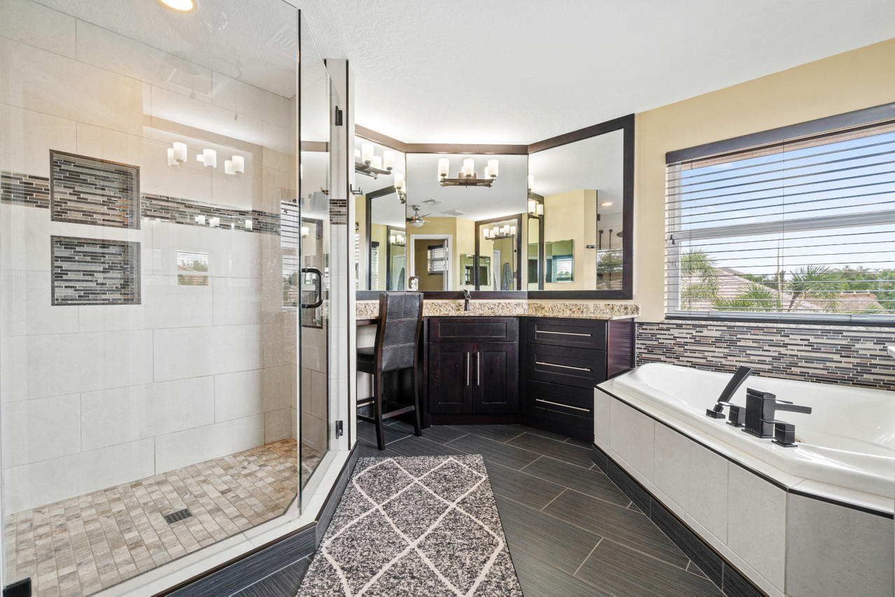 720 Southwest River Bend Circle Stuart, FL 34997 - Photo 26 of 40 Master Bathroom