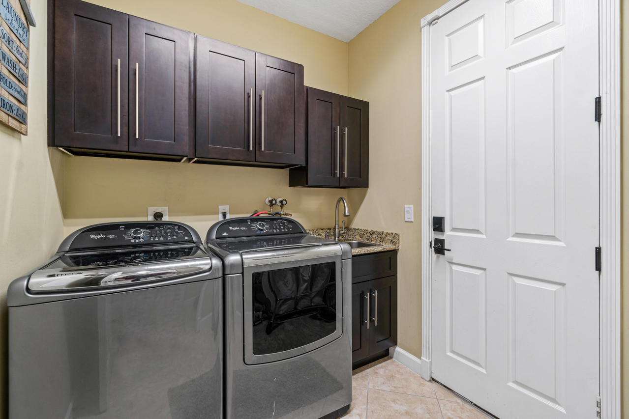 720 Southwest River Bend Circle Stuart, FL 34997 - Photo 32 of 40 Laundry Room