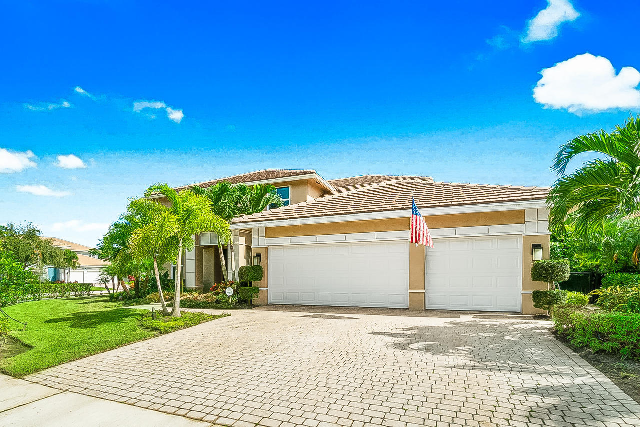 720 Southwest River Bend Circle Stuart, FL 34997 - Photo 38 of 40 3 Car Garage
