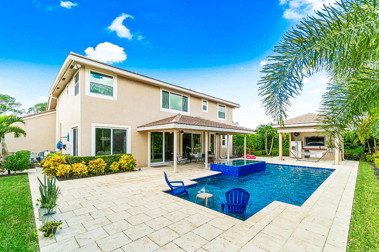 720 Southwest River Bend Circle Stuart, FL 34997 - Photo 6 of 40 Incredible Pool