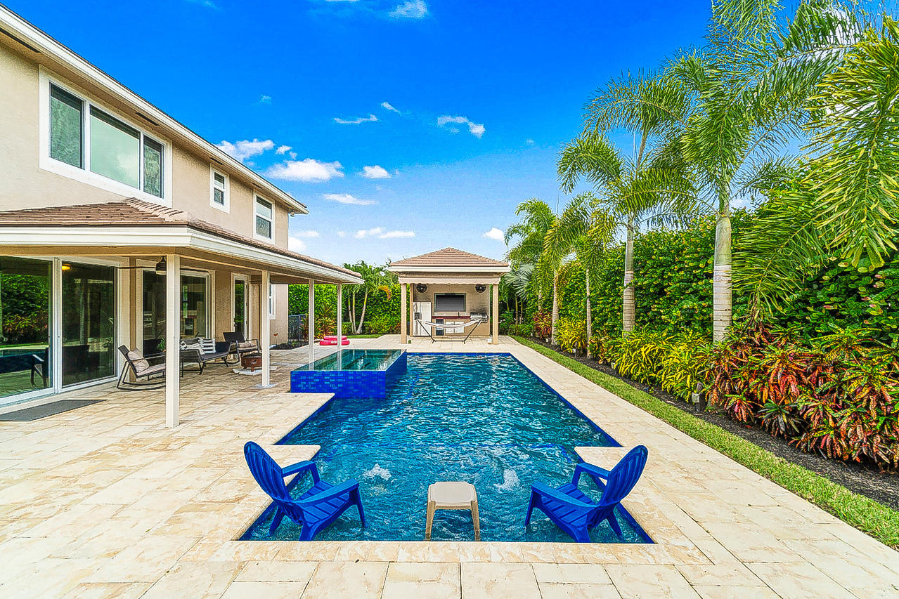 720 Southwest River Bend Circle Stuart, FL 34997 - Photo 7 of 40 Incredible Pool and Spa