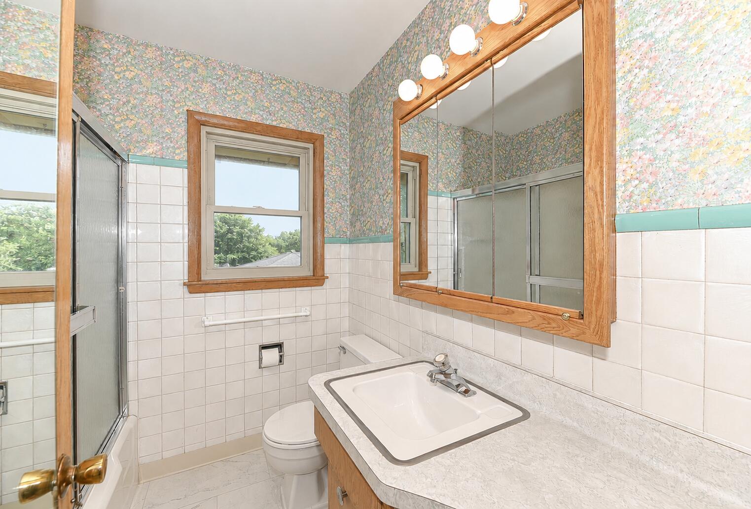 2815 Ohio Street Racine, WI 53405 - Photo 9 of 21 Main Bathroom