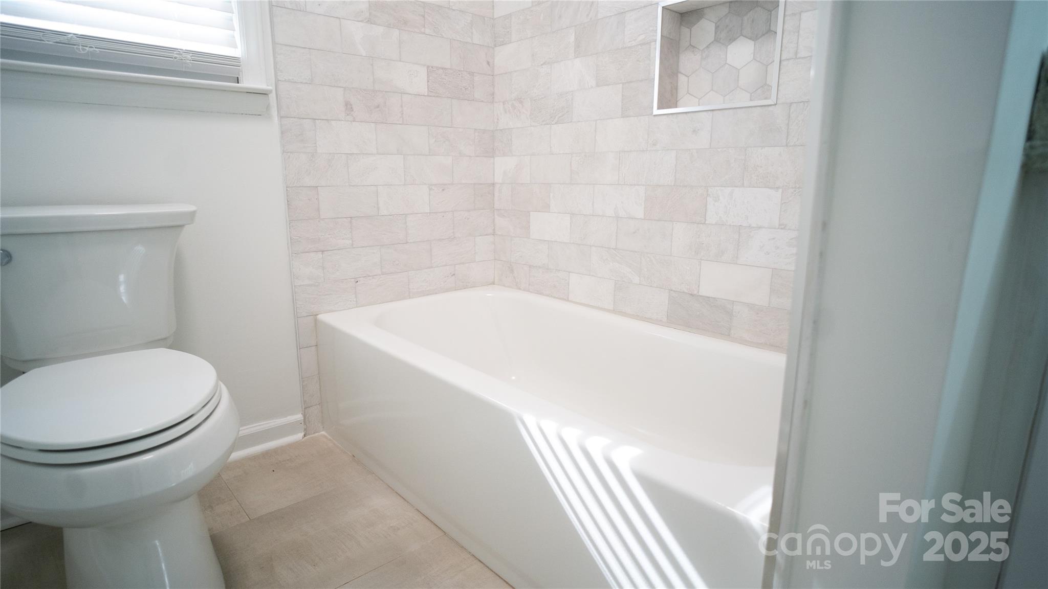 3916 David Cox Road Charlotte, NC 28269 - Photo 14 of 27