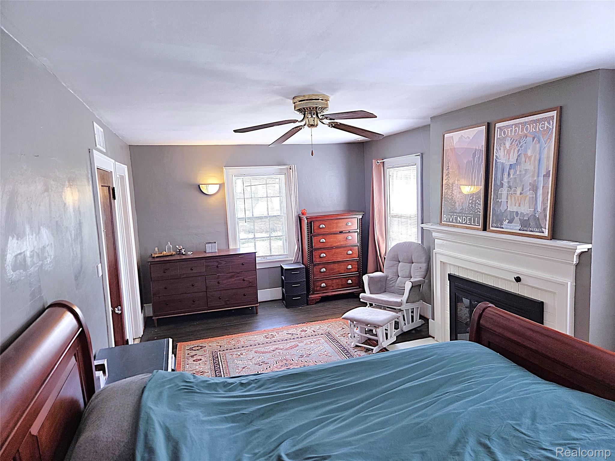 205 East Iroquois Road Pontiac, MI 48341 - Photo 14 of 25 Master Bedroom 2.jpg