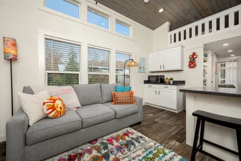 a view of a bench in the backyard of a house