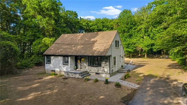 $575,000 | 380 Brayton Road, Tiverton, RI 02878