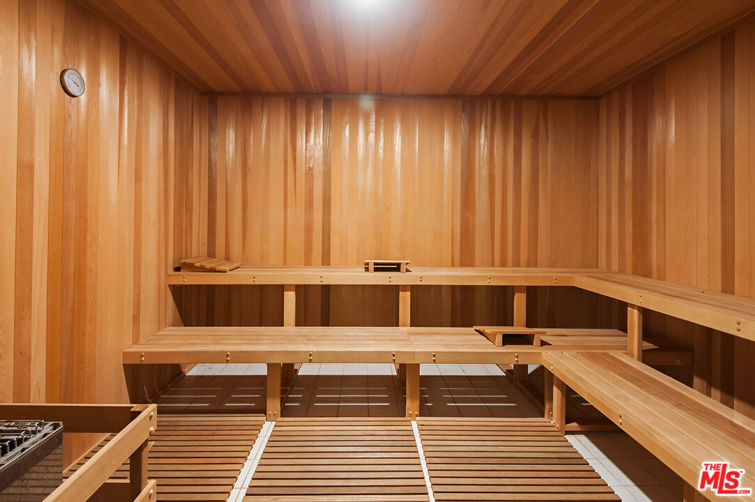 4050 Glencoe Avenue, Unit 414 Marina del Rey, CA 90292 - Photo 28 of 31 a bathroom with a sink and a window