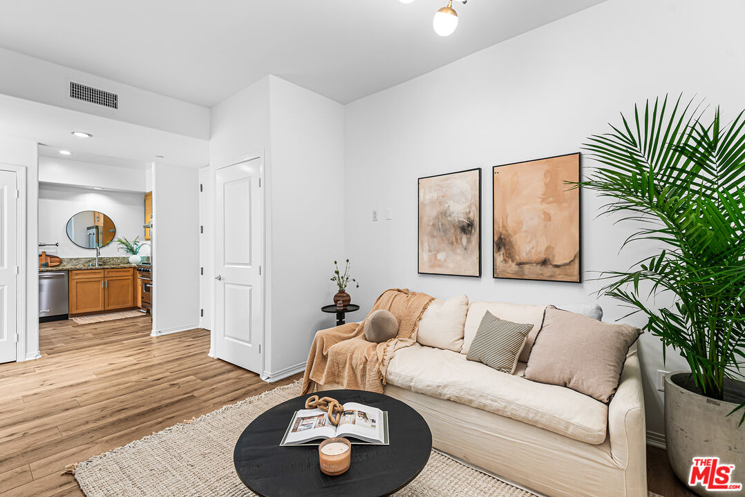 4050 Glencoe Avenue, Unit 414 Marina del Rey, CA 90292 - Photo 5 of 31 a living room with furniture and a lamp