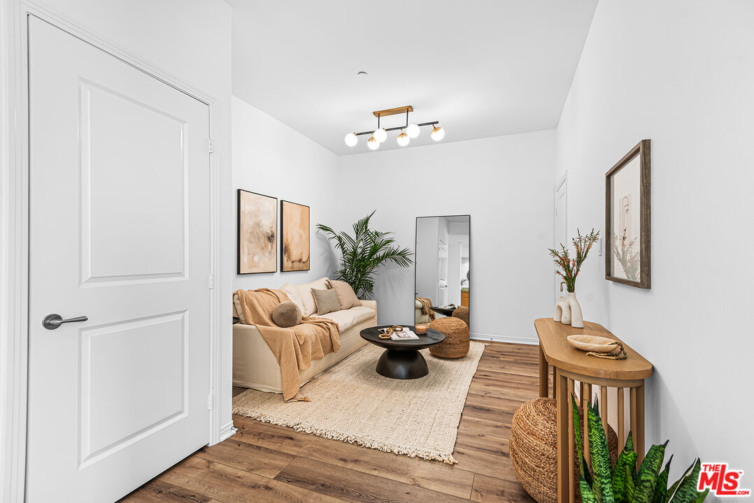 4050 Glencoe Avenue, Unit 414 Marina del Rey, CA 90292 - Photo 6 of 31 a living room with furniture