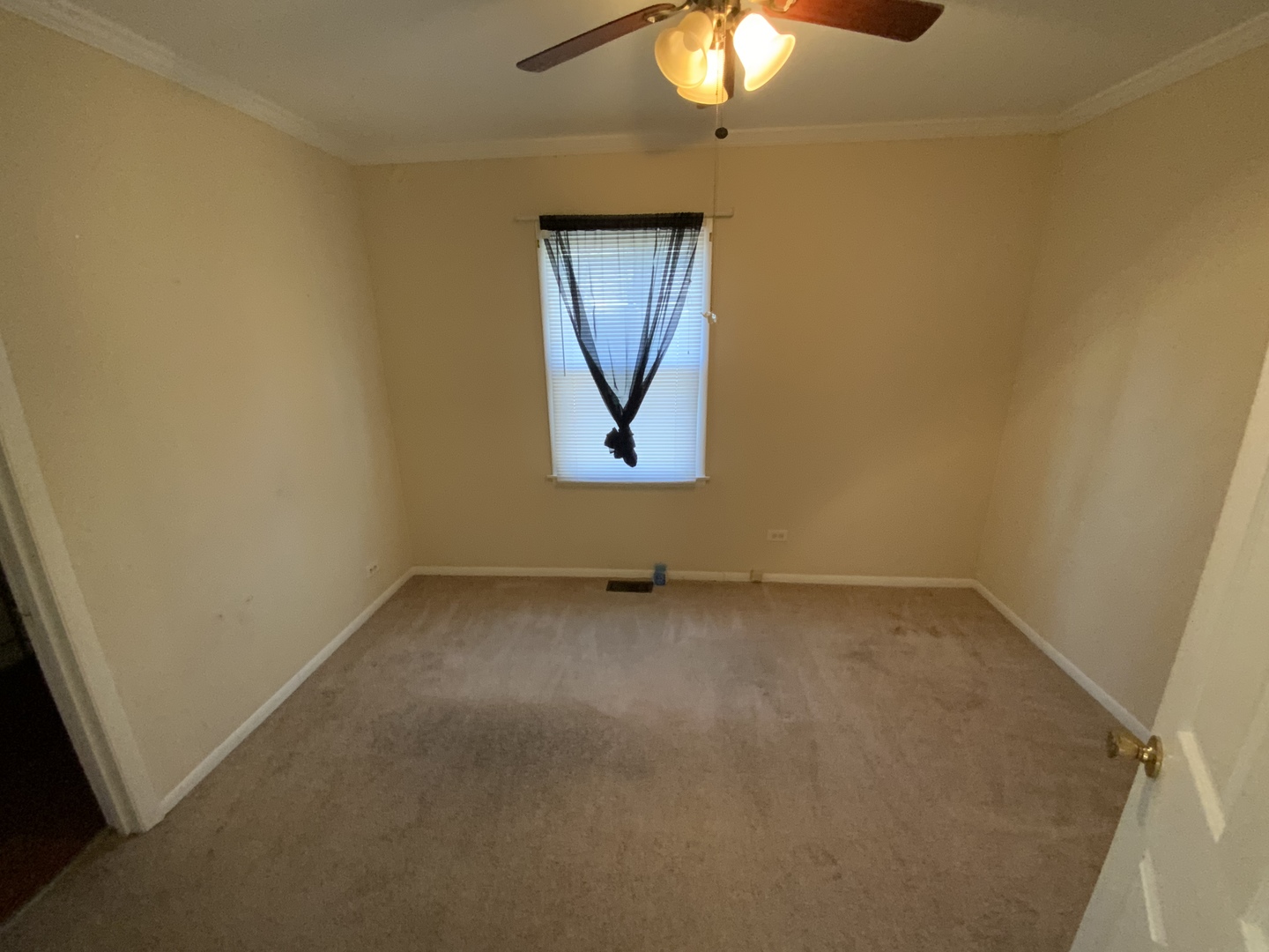 321 West Joe Orr Road Chicago Heights, IL 60411 - Photo 14 of 36 an empty room with a window