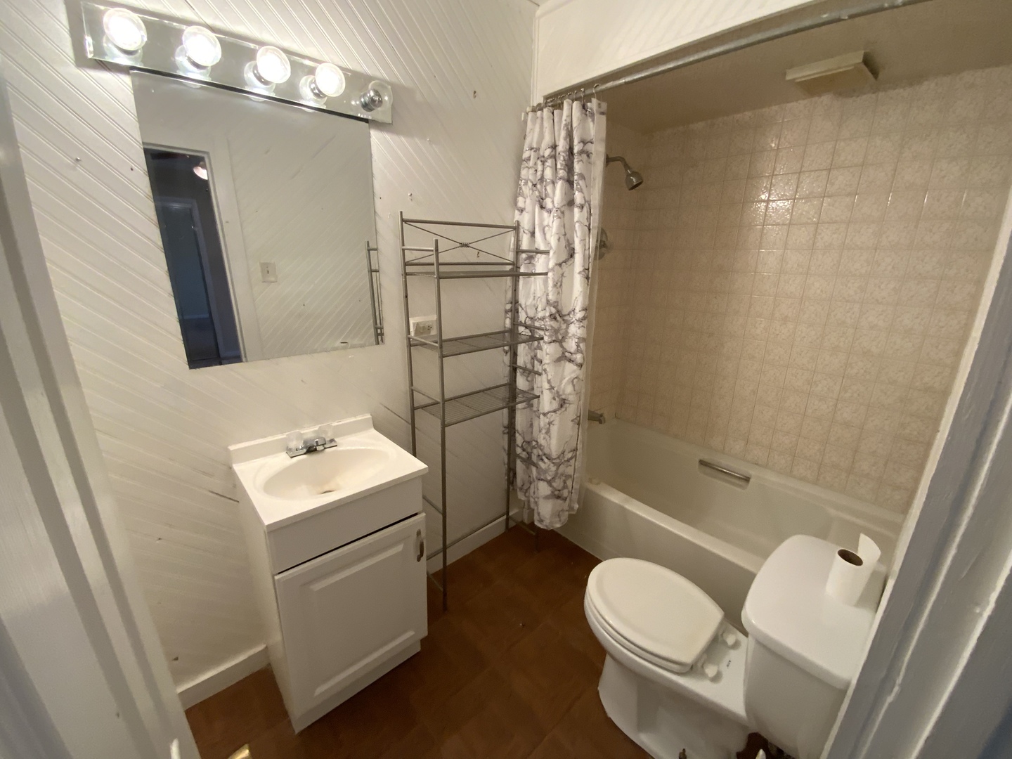 321 West Joe Orr Road Chicago Heights, IL 60411 - Photo 16 of 36 a bathroom with a sink toilet and shower
