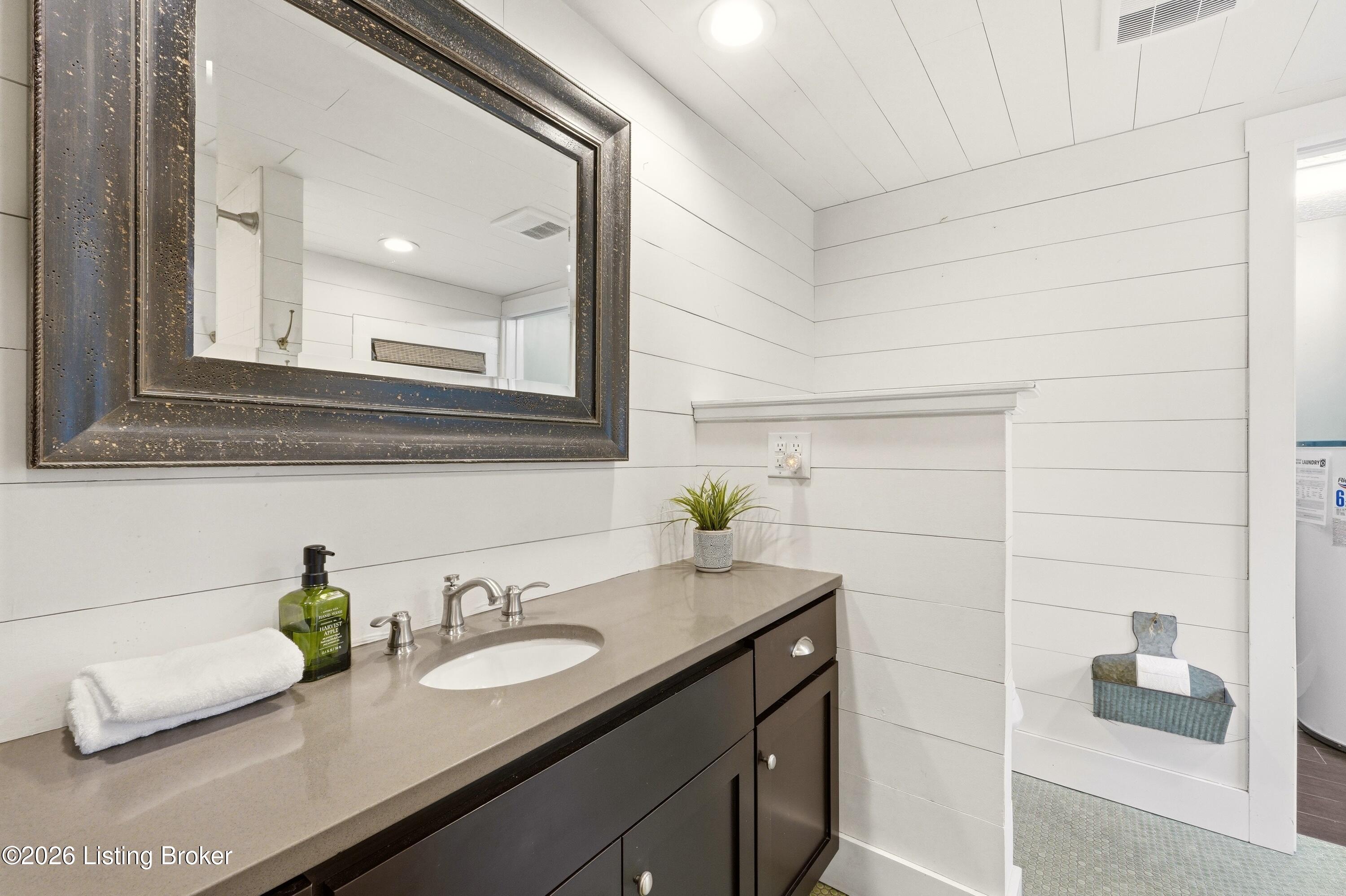 1574 Wales Run Road Mount Washington, KY 40047 - Photo 21 of 61 1st Floor Bathroom
